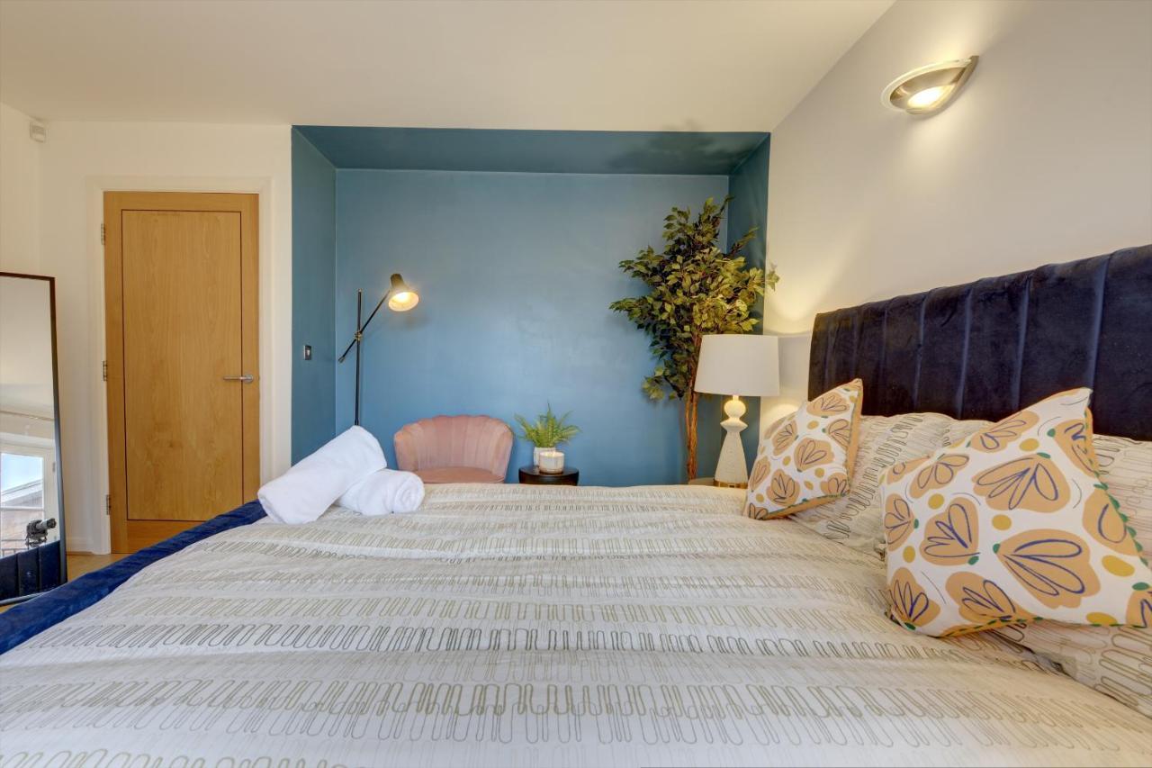 City Centre Jewel: 2-Bedroom with Secured Parking Birmingham Exterior photo